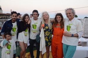 Greenpeace recibe el apoyo de personalidades de la cultura y el espectáculo, en el marco de la visita a la Argentina del Esperanza, el buque más grande de la organización. Bajo el lema “Destruir Bosques es un Crimen”, Greenpeace impulsa la protección de los bosques nativos y  el fin de la deforestación indiscriminada.