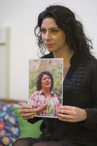 Romina Gaetani vista la oficina de Greenpeace